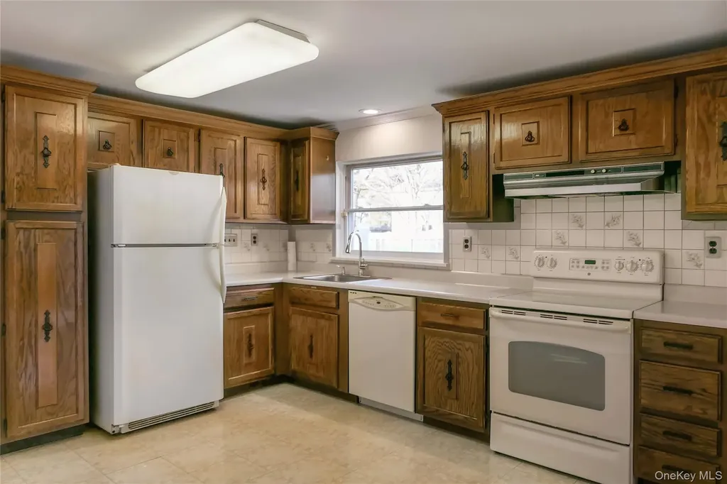 10 Marie Crescent East Patchogue NY 11772