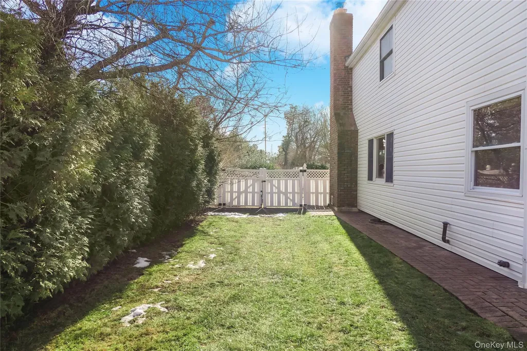 10 Marie Crescent East Patchogue NY 11772