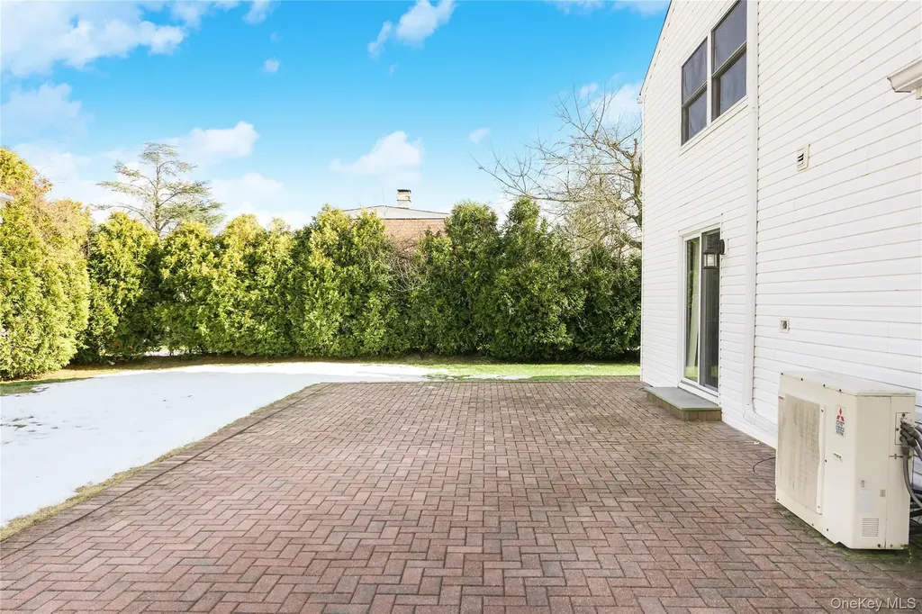 10 Marie Crescent East Patchogue NY 11772