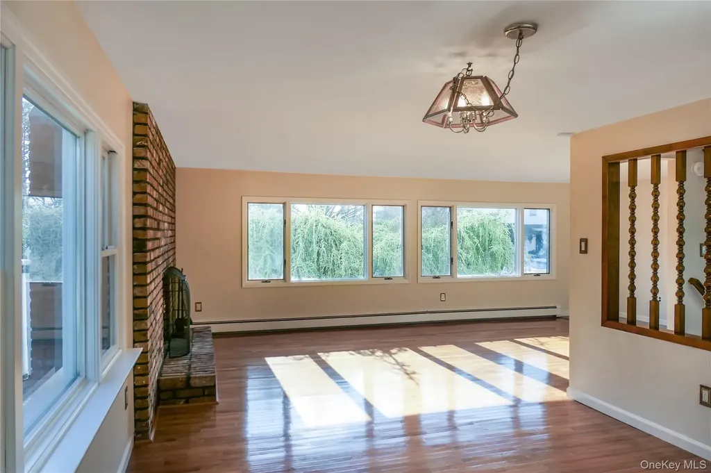 10 Marie Crescent East Patchogue NY 11772