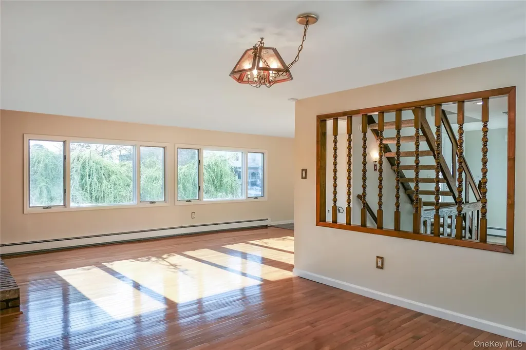10 Marie Crescent East Patchogue NY 11772