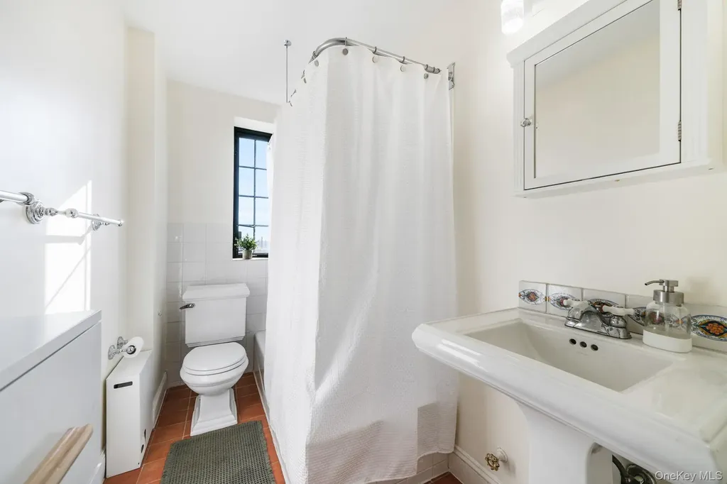 45 Pondfield Road W Bronxville NY 10708