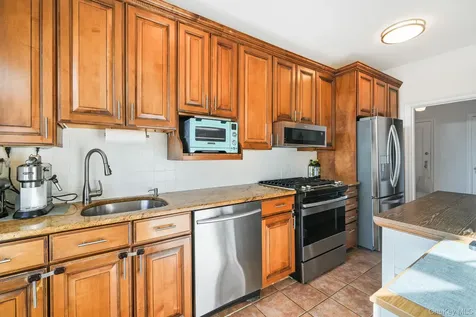 45 Pondfield Road W Bronxville NY 10708
