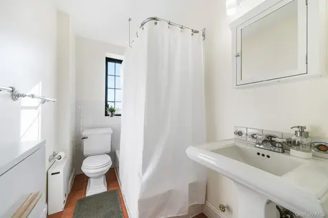 45 Pondfield Road W Bronxville NY 10708
