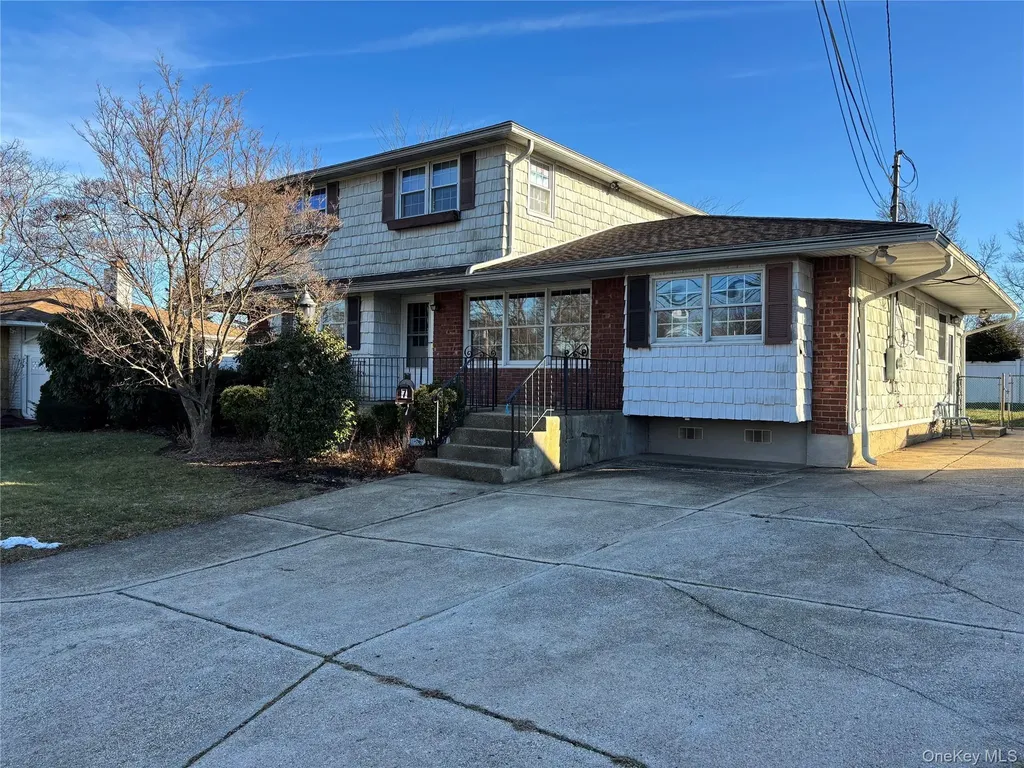7 Romeo Lane Commack NY 11725
