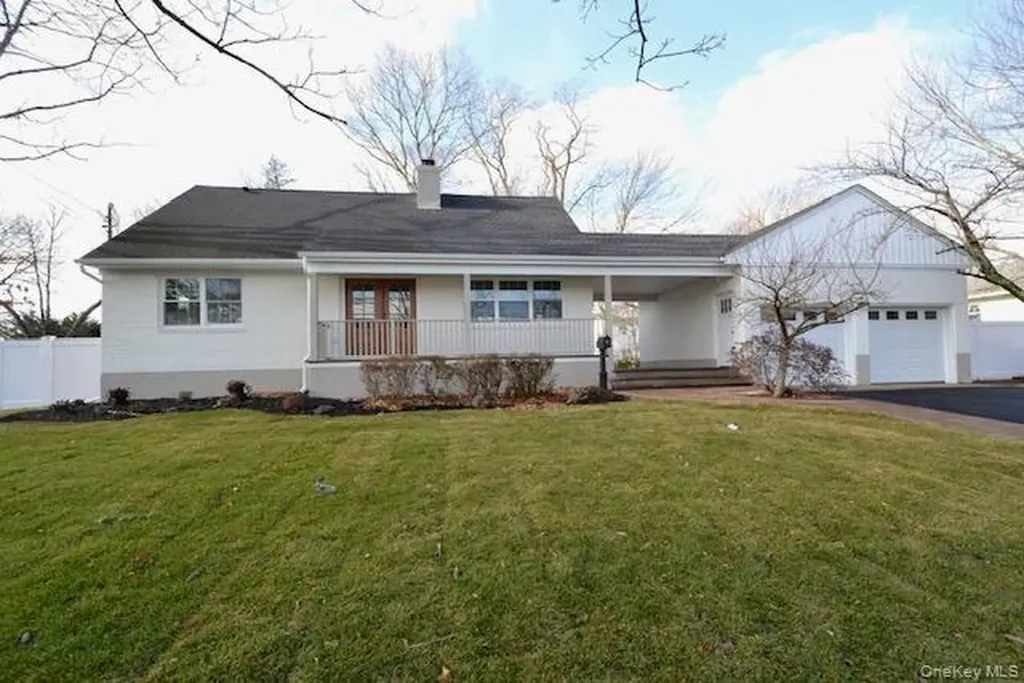 188 Ralph Avenue Babylon NY 11702