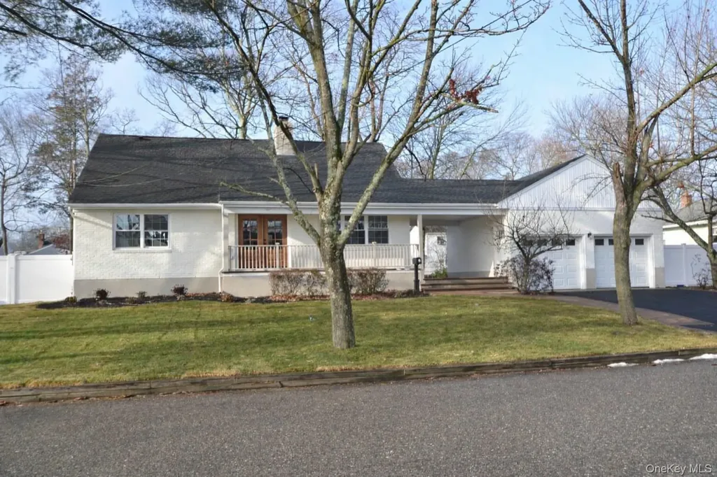 188 Ralph Avenue Babylon NY 11702