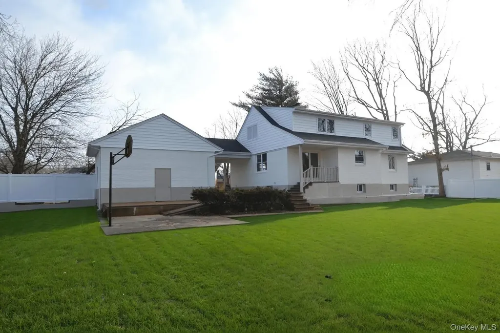 188 Ralph Avenue Babylon NY 11702