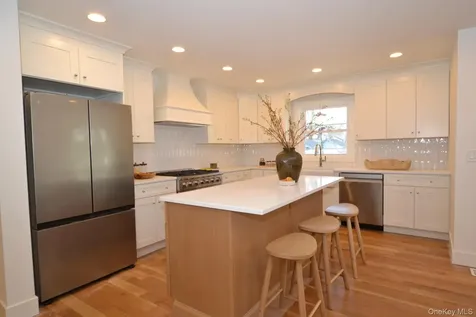 188 Ralph Avenue Babylon NY 11702