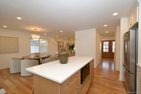 188 Ralph Avenue Babylon NY 11702