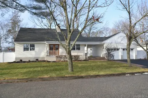 188 Ralph Avenue Babylon NY 11702