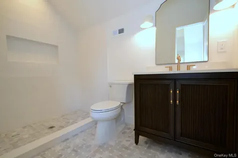 188 Ralph Avenue Babylon NY 11702