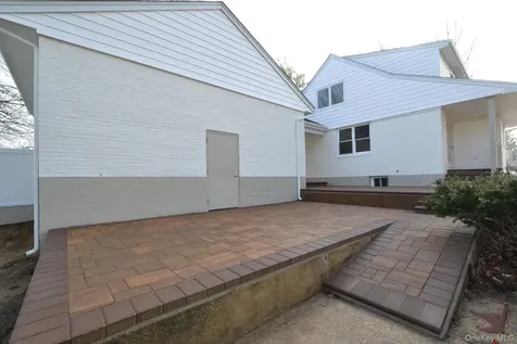 188 Ralph Avenue Babylon NY 11702