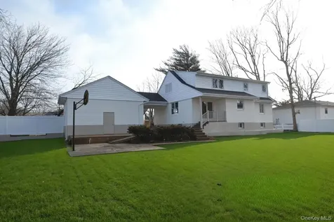 188 Ralph Avenue Babylon NY 11702