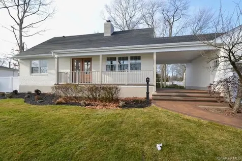 188 Ralph Avenue Babylon NY 11702