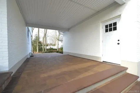 188 Ralph Avenue Babylon NY 11702