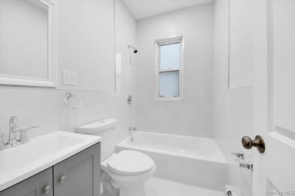2886 Randall Avenue Bronx NY 10465