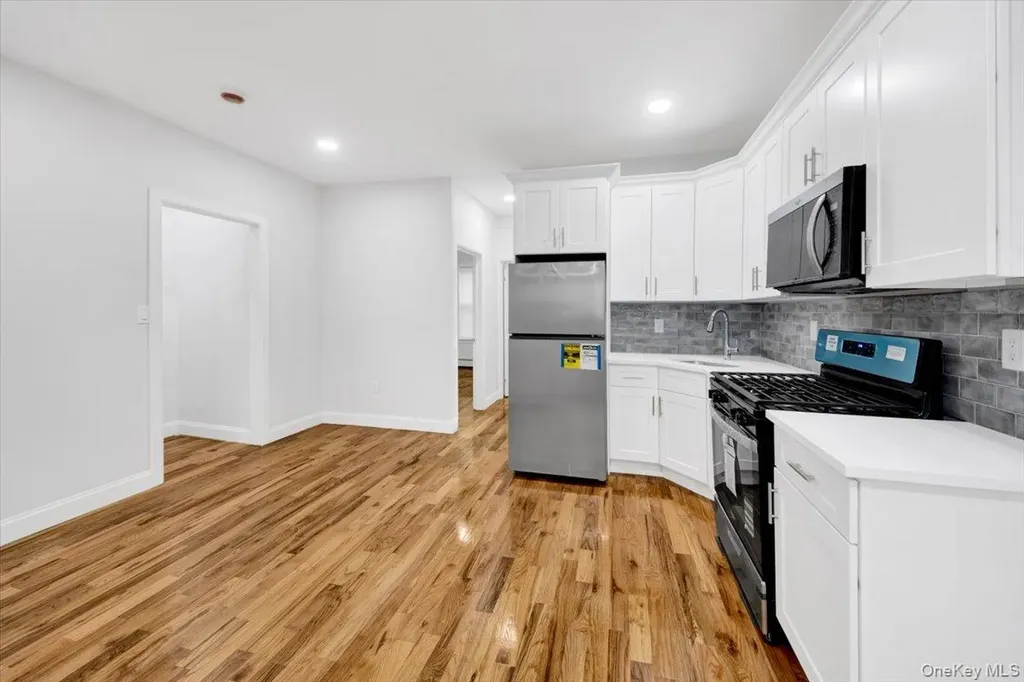 2886 Randall Avenue Bronx NY 10465