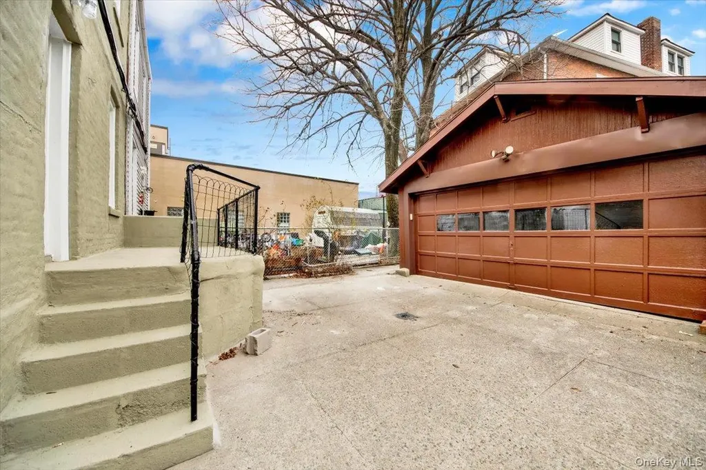 2886 Randall Avenue Bronx NY 10465