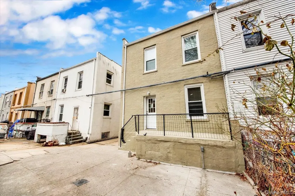 2886 Randall Avenue Bronx NY 10465