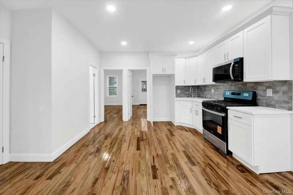 2886 Randall Avenue Bronx NY 10465