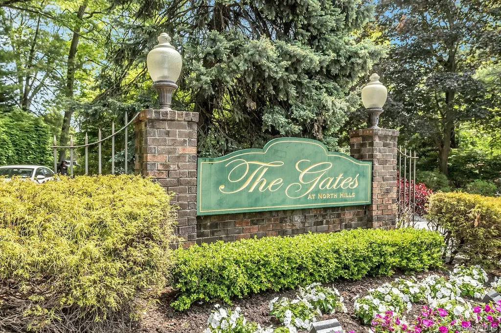 45 Windsor Gate North Hills NY 11040
