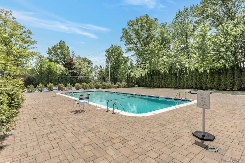 45 Windsor Gate North Hills NY 11040