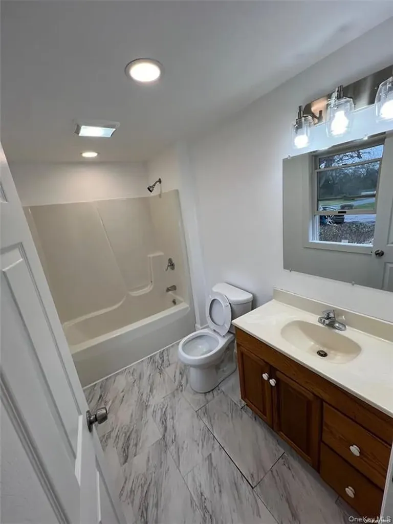 493 Munsell Road East Patchogue NY 11772