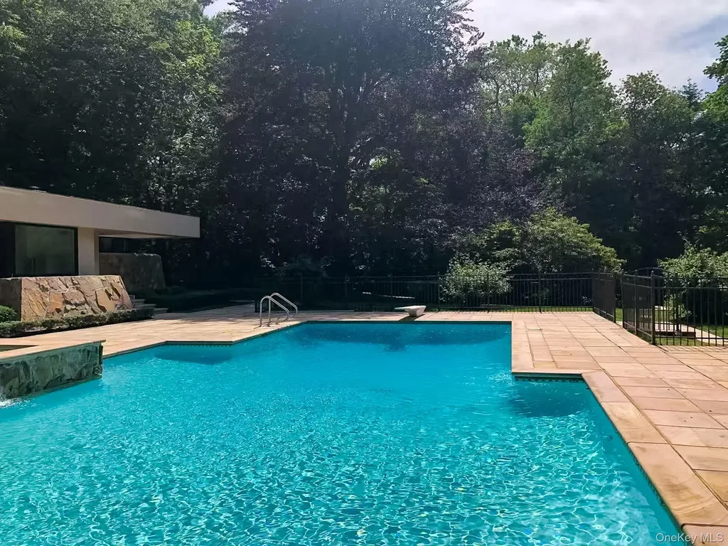 101 Wheatley Road Old Westbury NY 11568