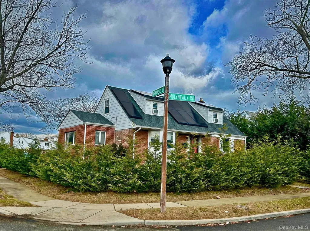 17 Molyneaux Road Valley Stream NY 11580