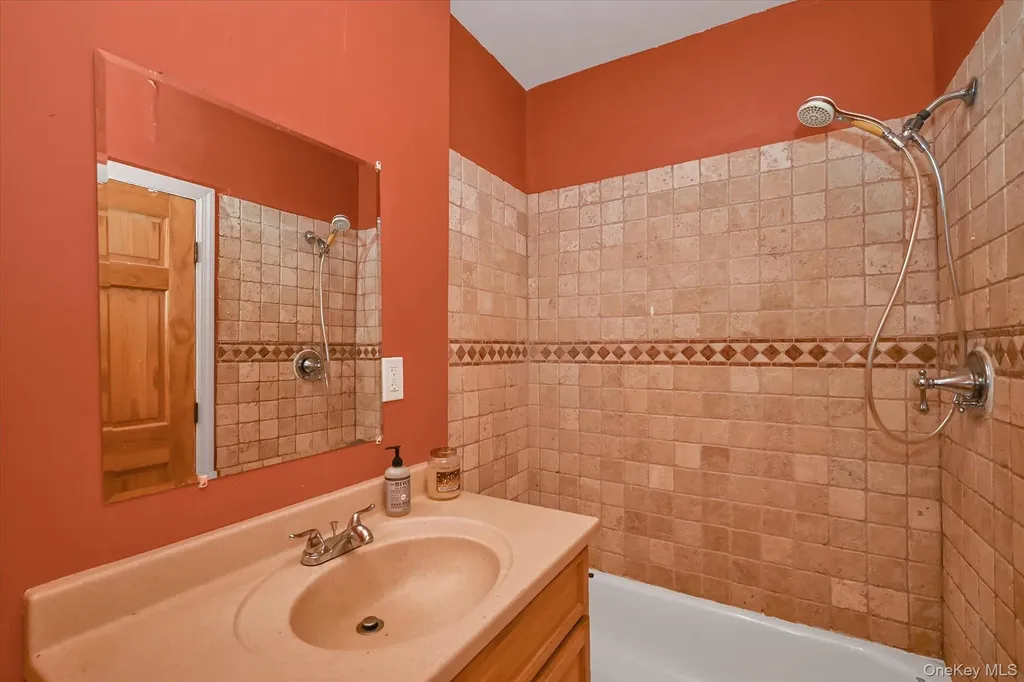 6925 59th Road Maspeth NY 11378