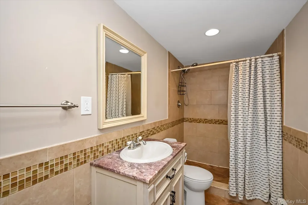 6925 59th Road Maspeth NY 11378