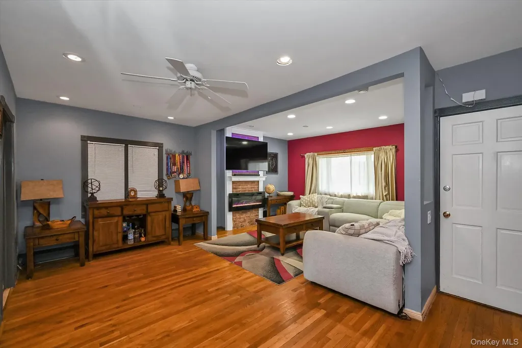 6925 59th Road Maspeth NY 11378
