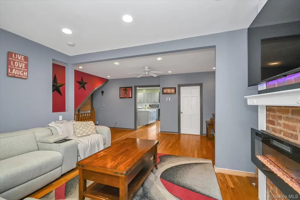6925 59th Road Maspeth NY 11378