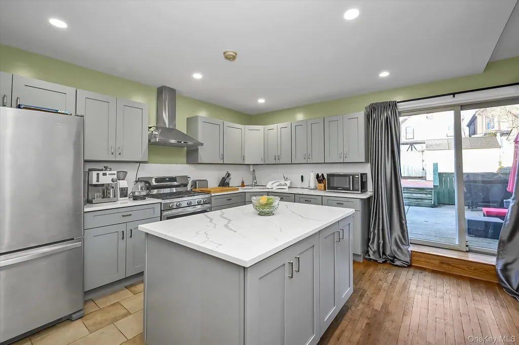 6925 59th Road Maspeth NY 11378
