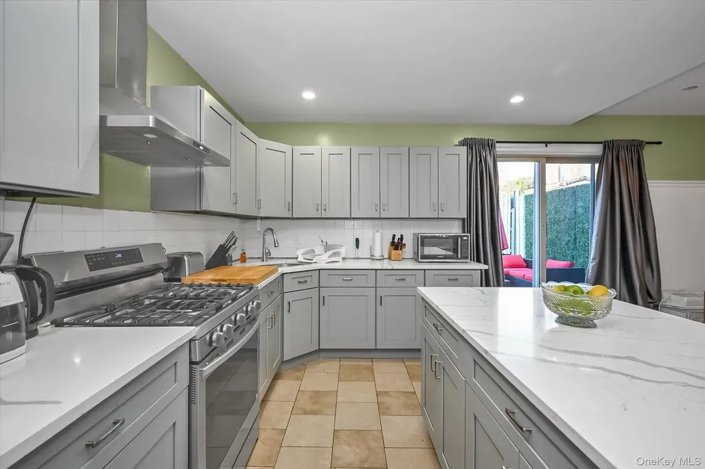 6925 59th Road Maspeth NY 11378