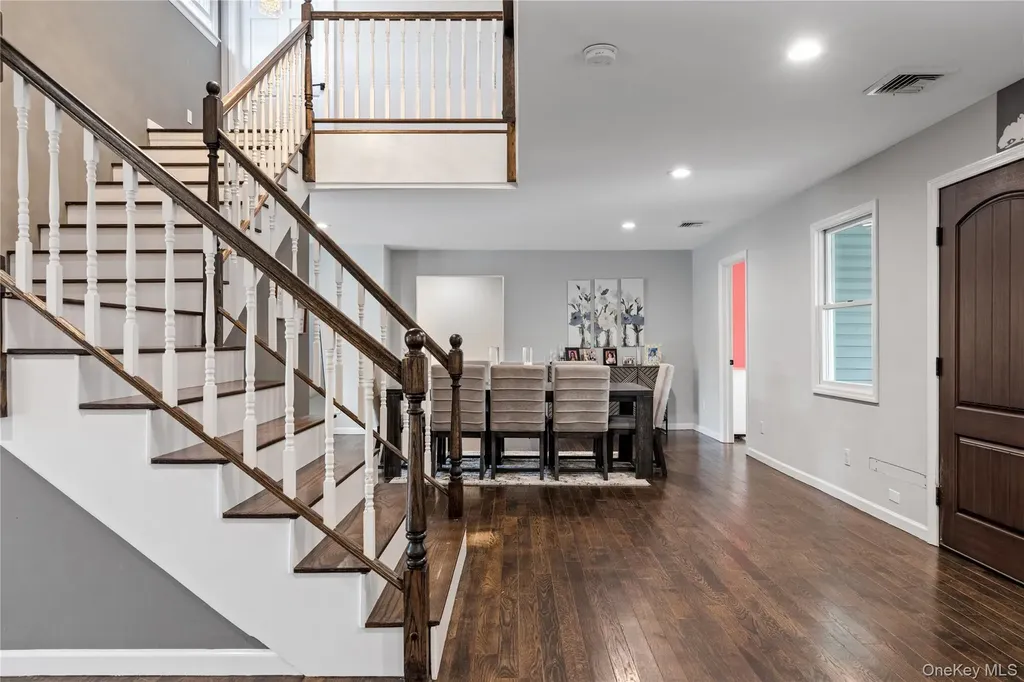 24 Twin River Drive Oakdale NY 11769