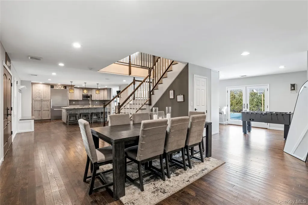 24 Twin River Drive Oakdale NY 11769