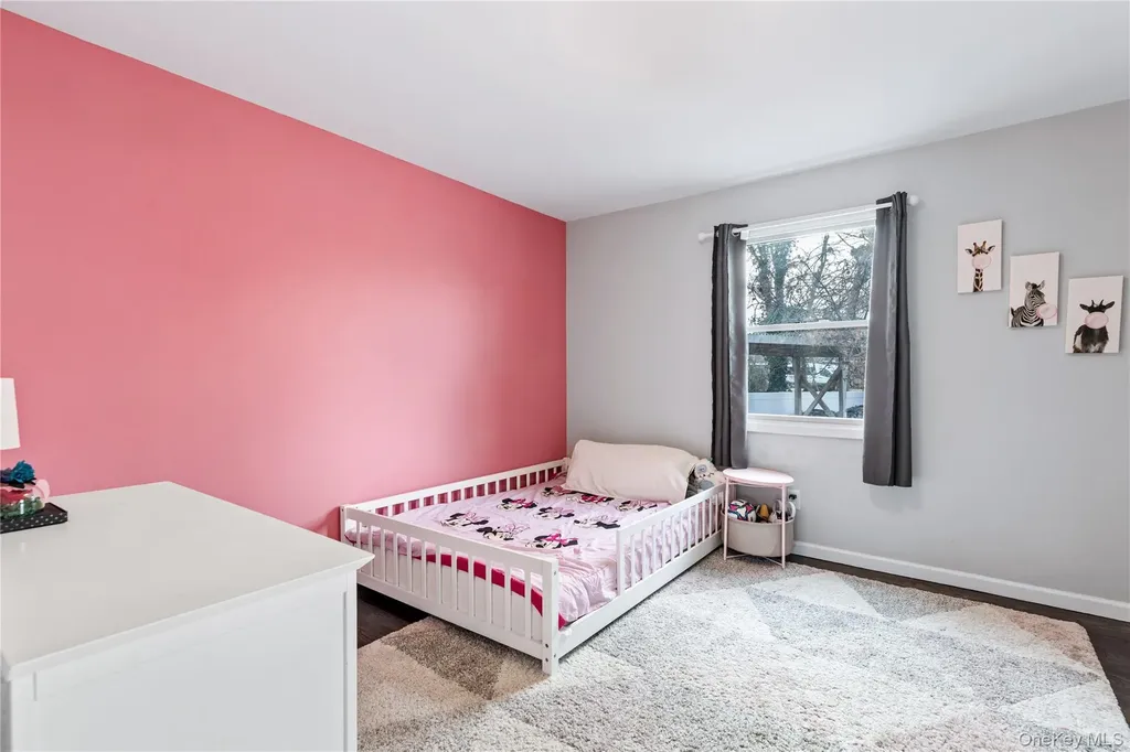 24 Twin River Drive Oakdale NY 11769