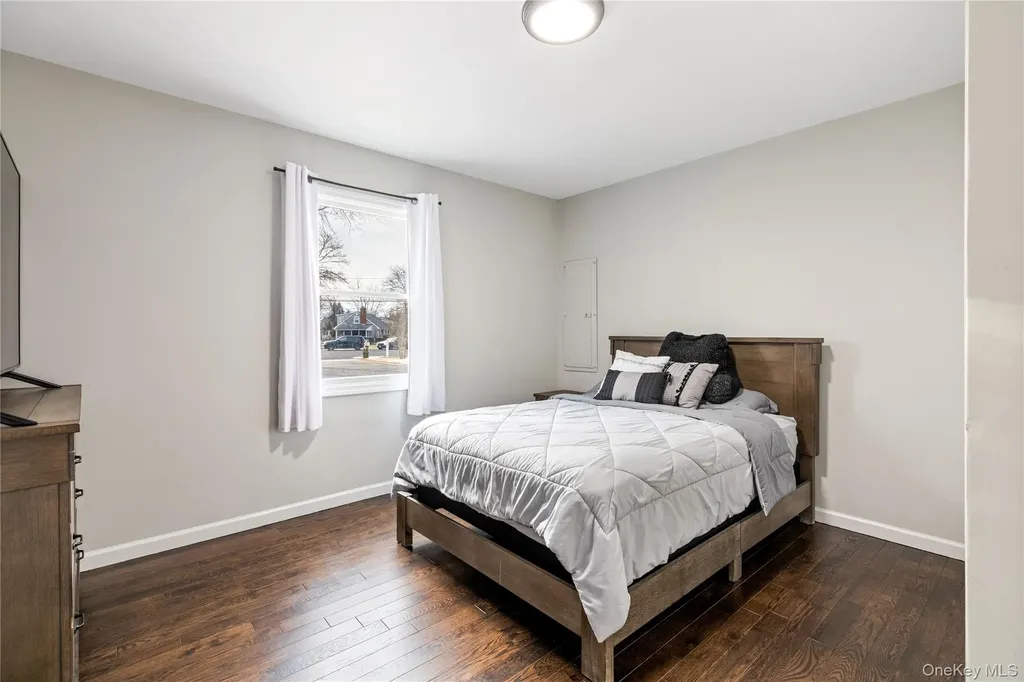 24 Twin River Drive Oakdale NY 11769