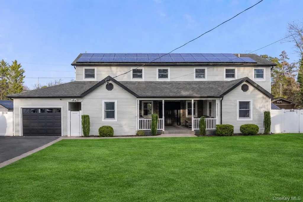 24 Twin River Drive Oakdale NY 11769