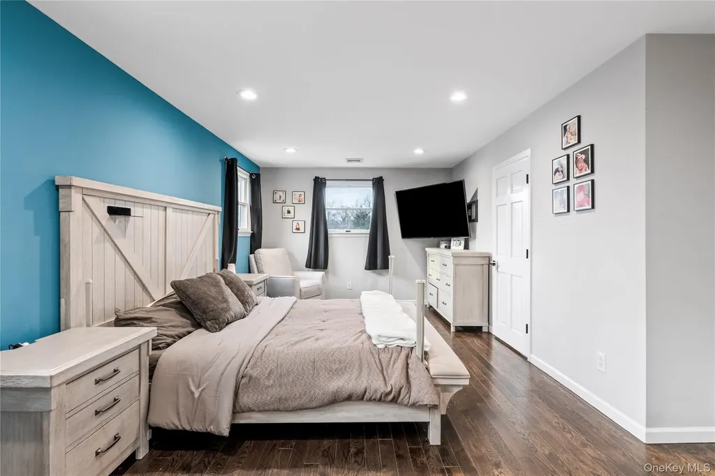 24 Twin River Drive Oakdale NY 11769