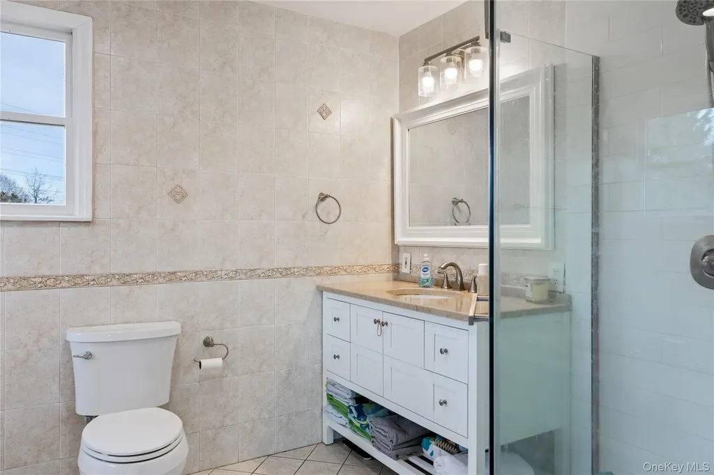 24 Twin River Drive Oakdale NY 11769