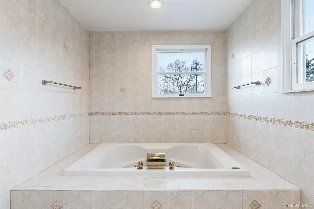 24 Twin River Drive Oakdale NY 11769