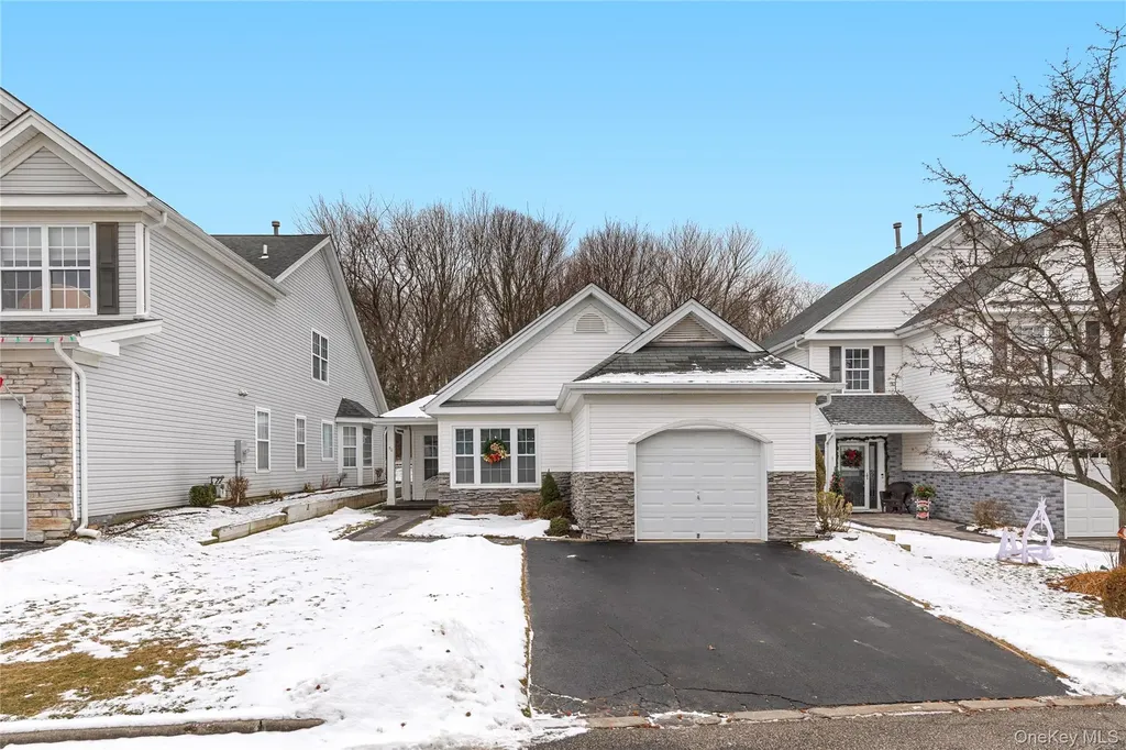 50 Perri Circle Middle Island NY 11953