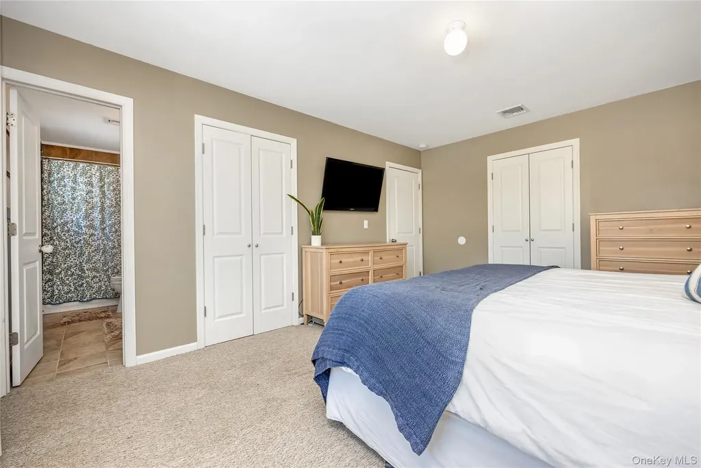15 Irving Place Islip Terrace NY 11752