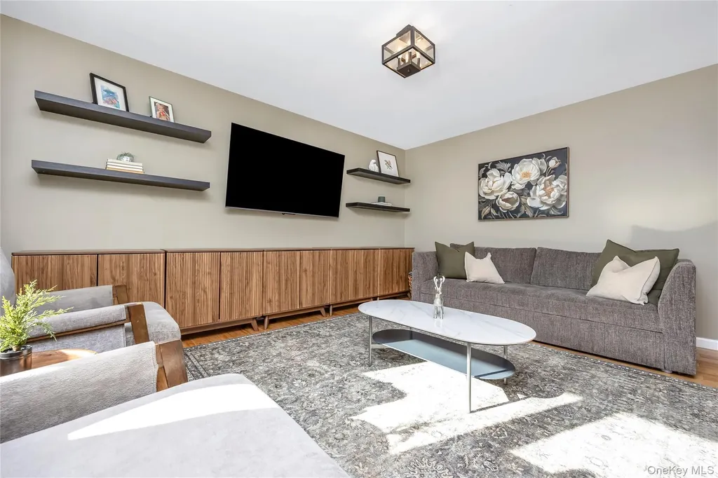 15 Irving Place Islip Terrace NY 11752