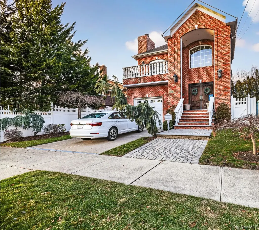 8611 165th Avenue Howard Beach NY 11414
