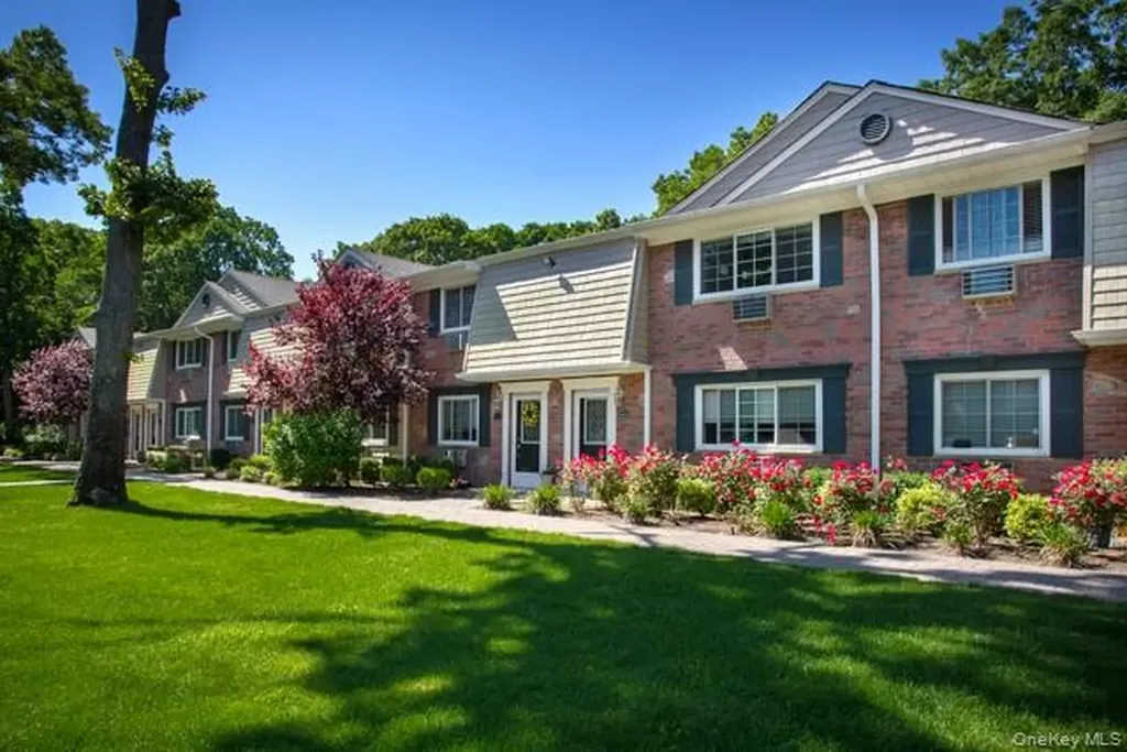 9 Ipswich Place Coram NY 11727