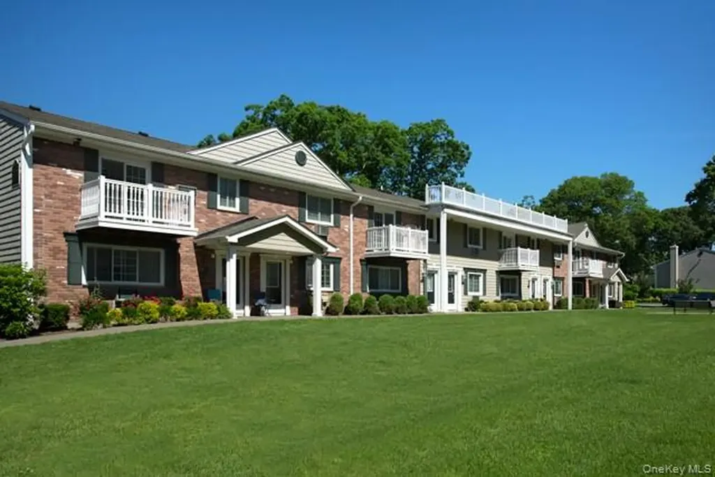 9 Ipswich Place Coram NY 11727